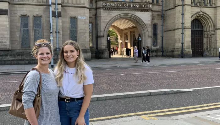 Tutor Maddy and her mother standing outside Whitworth Hall, University of Manchester.